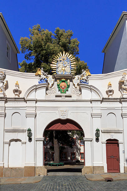 istock Old entrance door 628101086