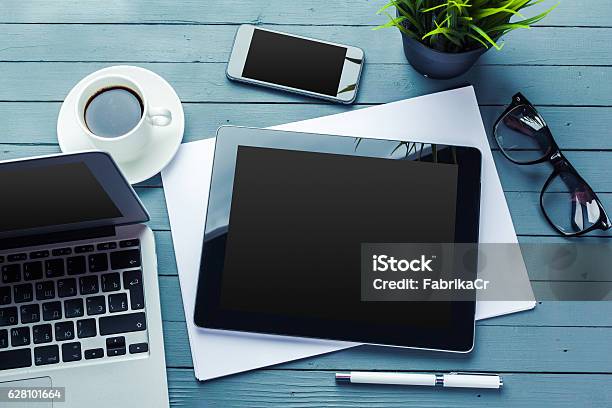 Bürotisch Stockfoto und mehr Bilder von Tablet PC - Tablet PC, Laptop, Handy