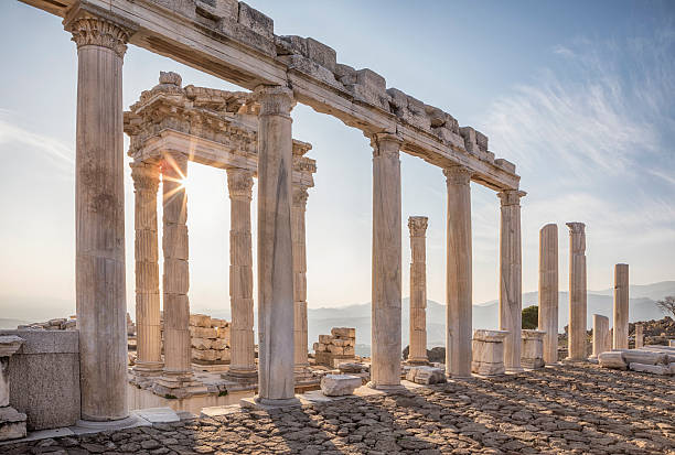 świątynia trajan, pergamon, bergama, izmir, turcja - architecture anatolia ancient civilization ancient greece zdjęcia i obrazy z banku zdjęć