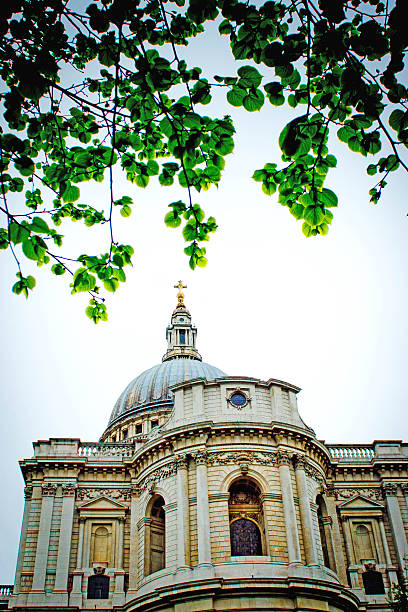 собор st стоит  - st pauls cathedral travel destinations reflection london england стоковые фото и изображения