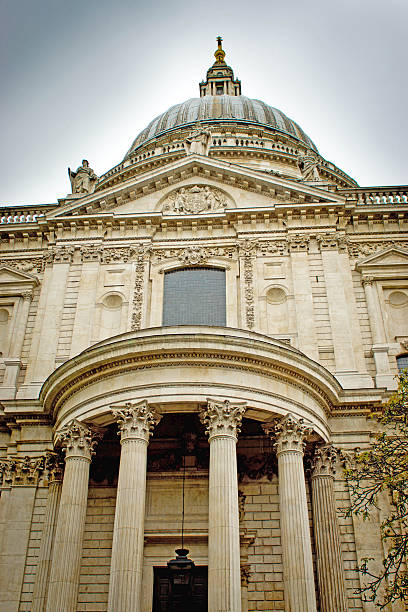 собор st стоит  - st pauls cathedral travel destinations reflection london england стоковые фото и изображения