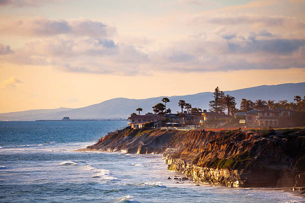 puesta de sol de california. - california coastline beach cliff fotografías e imágenes de stock