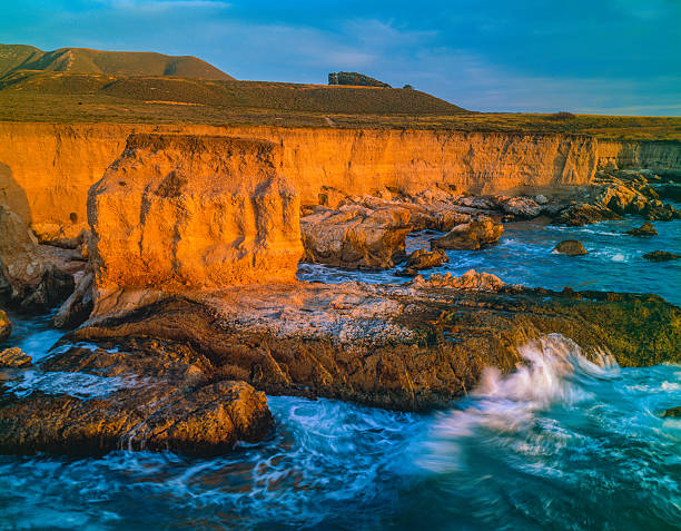 istock California Coast shoreline at Montana De Oro State Park, CA 628219262