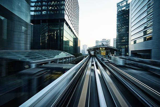 movimiento borroso en el metro de tokio - shiodome urban scene blurred motion tokyo prefecture fotografías e imágenes de stock