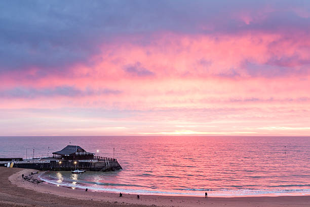 Viking Bay beach in Broadstairs, Thanet, Kent, England Viking Bay beach during sunrise in Broadstairs, Thanet, Kent, England. ramsgate stock pictures, royalty-free photos & images