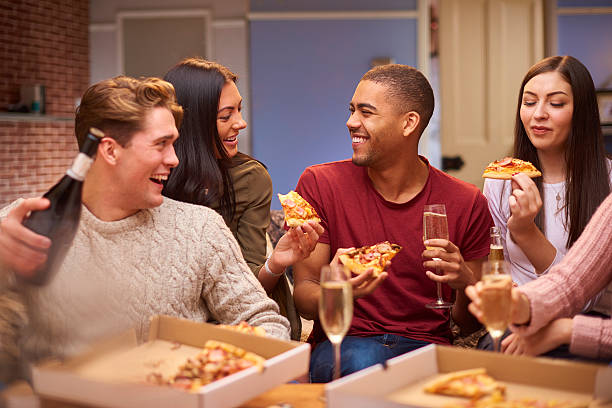 istock pizza and movie night 628332212