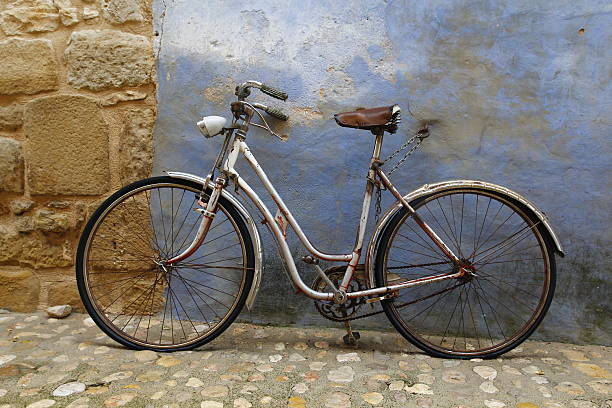 istock Old vintage bike 628334156