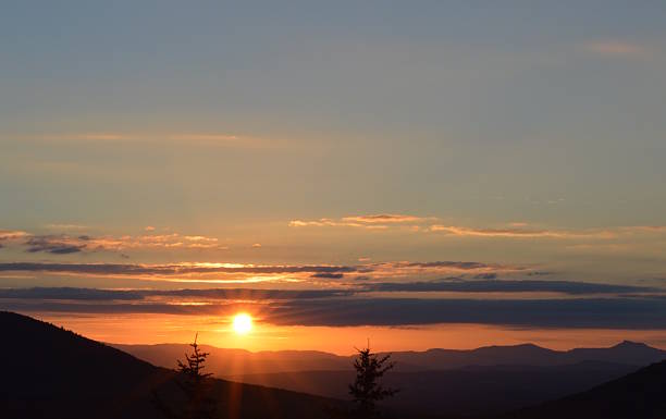 istock Sunset over mountains and trees, Vermont 628368254
