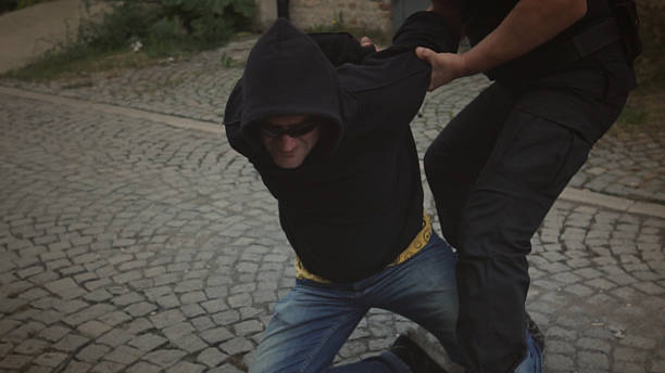istock Police Arresting drugs dealer 628370722