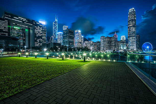 parque central de hong kong por la noche - hong kong city urban scene building exterior fotografías e imágenes de stock