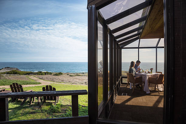 dining by ocean - mendocino county northern california california coastline stock-fotos und bilder