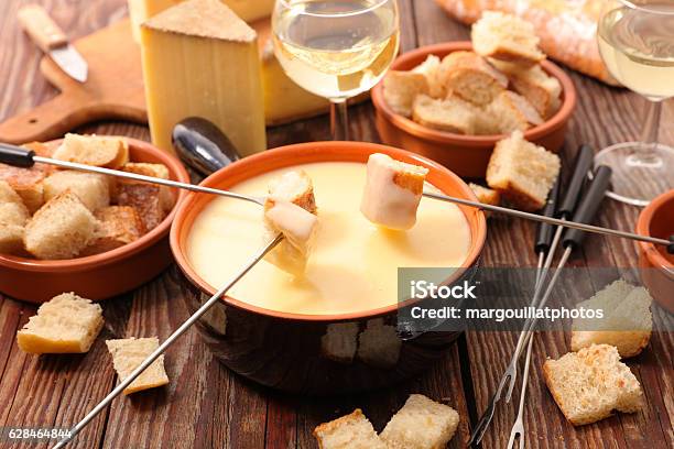 Käsefondue Swiss Stockfoto und mehr Bilder von Fondue - Fondue, Schweiz, Schweizerische Kultur