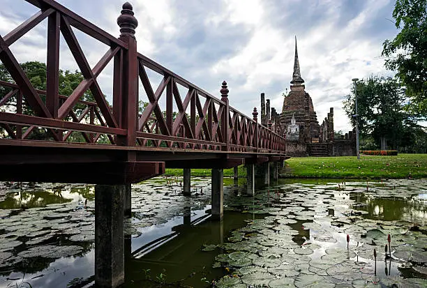 Photo of Bridge to Wat Sa Si