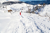 frau-und-schnee-auf-dem-plateau-velika-p