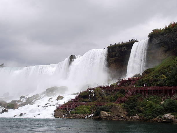 ниагарский водопад, американская и свадебная вуаль - bridal veil falls niagara стоковые фото и изображения