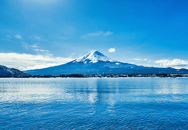 mt. fuji - lake kawaguchi photos et images de collection