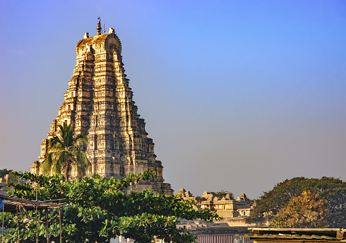 Vista del Virupaksha templo de Hampi, India. photo