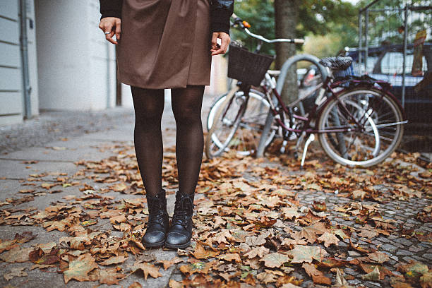 street style de berlín - skirt brown fotografías e imágenes de stock