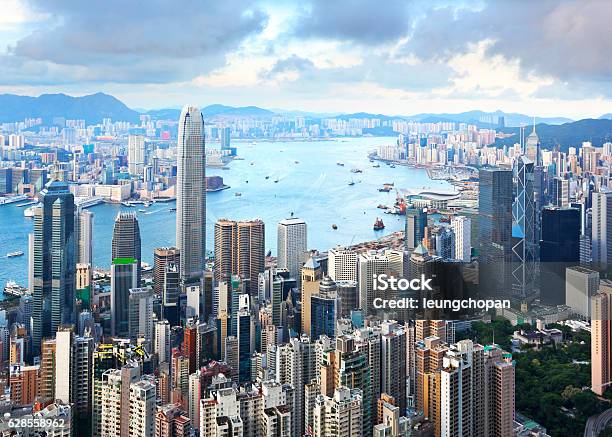 Foto de Vista De Hong Kong e mais fotos de stock de Hong Kong - Hong Kong, Silhueta urbana, Arranha-céu