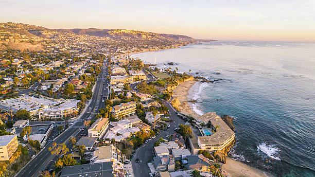 Laguna Beach, Orange County (Southern California) A view of the Main Beach Coastline in Laguna Beach, Southern California. Laguna Beach is a beach community that is a popular tourism destination and is located in Orange County. laguna beach emerald bay california west coast stock pictures, royalty-free photos & images