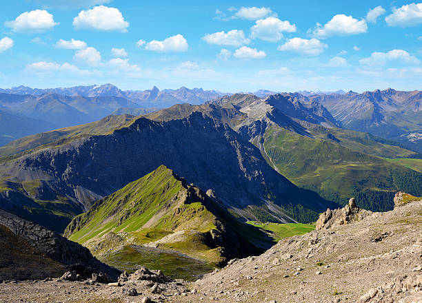 スイスのワイスフルヨッホ山頂からの眺め。 - weissfluhjoch ストックフォトと画像