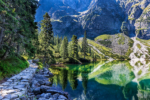 폴란드 타트라 산맥의 모르스키 오코 호수 - tatra mountains zakopane lake mountain 뉴스 사진 이미지