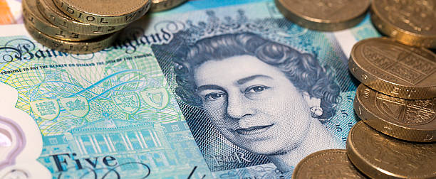 영국 통화 - 5 파운드 지폐 - one pound coin british currency coin paper currency 뉴스 사진 이미지