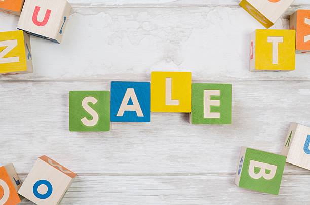 istock SALE word with colorful blocks 628729104