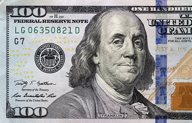 foto macro de 100 dólares - currency paper currency wealth one hundred dollar bill - fotografias e filmes do acervo