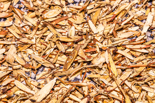 Licorice Root Slices (Glycyrrhiza Uralensis) Chinese Licorice root has been widely used in China for the treatment of ulcers. It possesses the ability to lower acid levels in the stomach, relieve indigestion and heartburn. It is also has mild laxative effects. In China, licorice is knows as “The great detoxifier”.