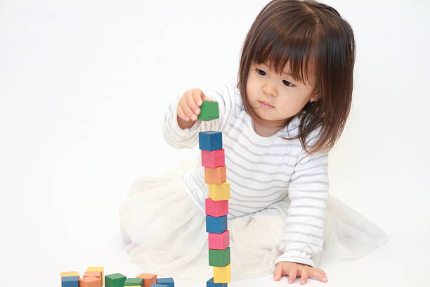 istock Japanese girl playing with blocks (2 years old) 628816430