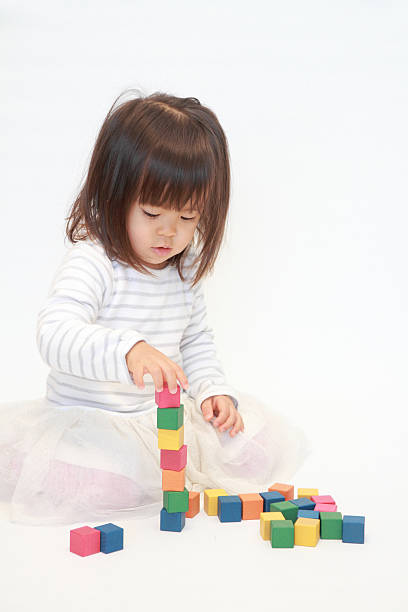istock Japanese girl playing with blocks (2 years old) 628816466