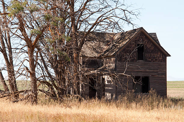 istock Abandoned Farm House 628820990