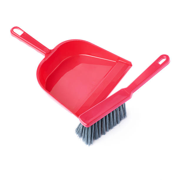 istock Set of scoop and brush isolated over white background 628821016