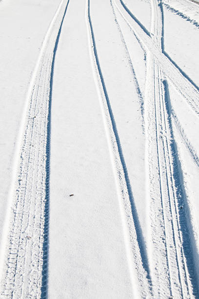 istock Car tire track in snow 628823170