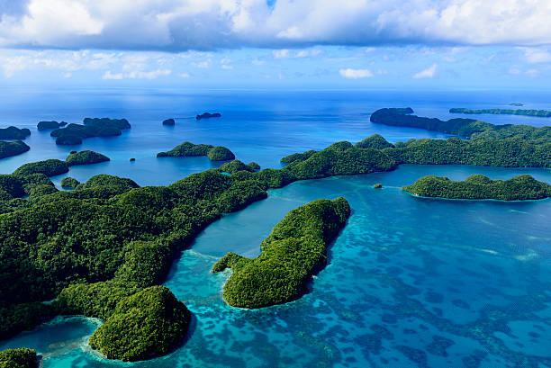 On a clear day in October 2020, during a flight from Tokyo International Airport to Naha Airport in Okinawa Prefecture, a plane flew over Setouchi Town, Oshima County, Kagoshima Prefecture, and landed on the uninhabited island of Sukomori in the Amami Islands.