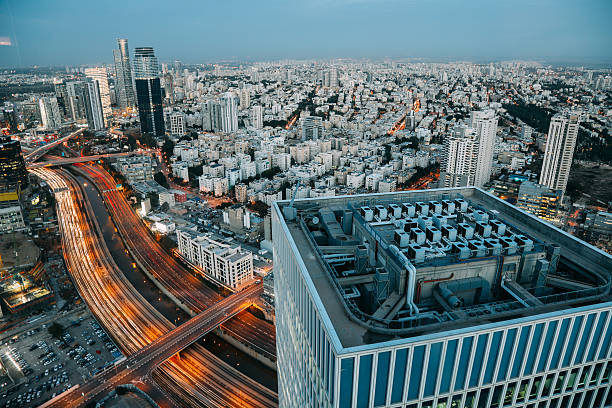 현대적인 사무실 건물 도시 탁 트인 공중 보기 스카이 라인 탁 트 인 공중 보기 - tel aviv israel skyline traffic 뉴스 사진 이미지