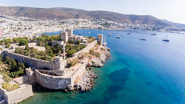 widok z lotu ptaka na bodrum na riwierze tureckiej. - castle holiday travel destinations vacations zdjęcia i obrazy z banku zdjęć