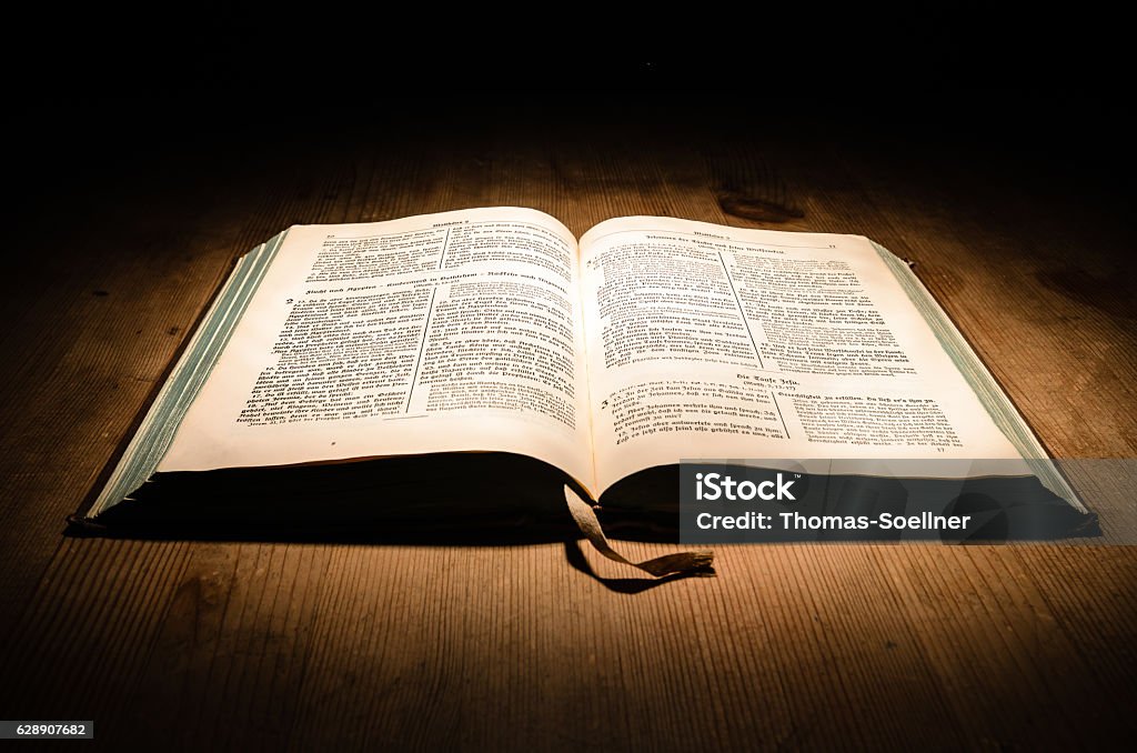 Bible  - Photo de Bible libre de droits