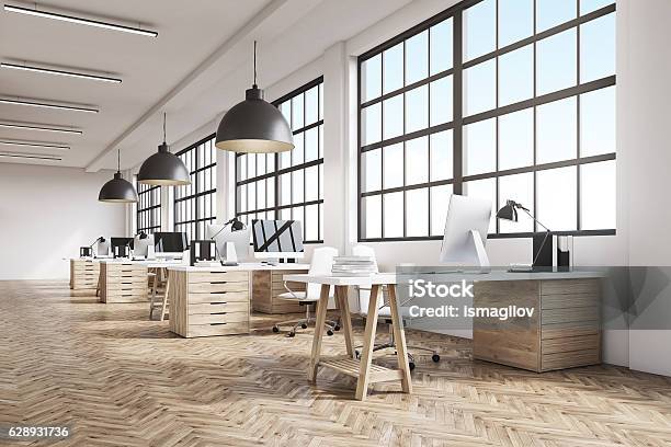 Langes Büro Mit Holzboden Stockfoto und mehr Bilder von Büro - Büro, Möbel, Boden