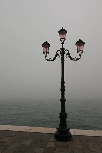 venecia en otoño - venice italy fotografías e imágenes de stock