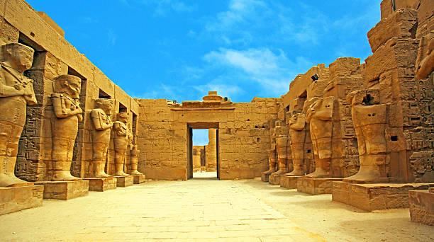 templo anscient de karnak em luxor - líbio arruinado egito - egyptian culture hieroglyphics travel monument - fotografias e filmes do acervo