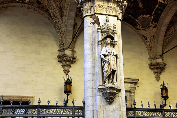 istock Statues, Loggia della Mercanzia, Siena 628965770