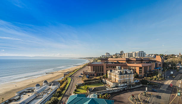 bournemouth west cliff and beach - bournemouth imagens e fotografias de stock