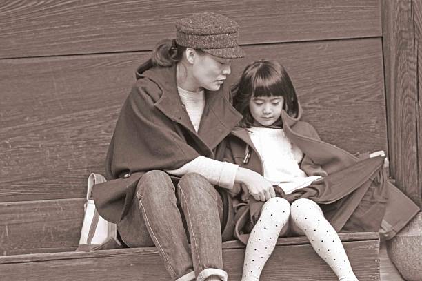 istock Mother and primary school girl in Tofukuji 628987936