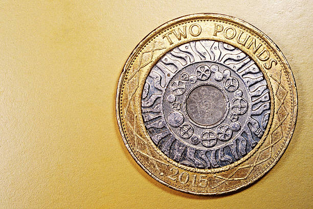dos 2 libras penique moneda británica moneda esterlina - two pound coin fotografías e imágenes de stock