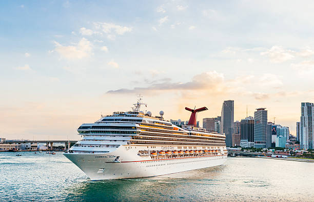 navio de cruzeiro downtown port de miami florida travel destinations eua - editorial building exterior built structure travel destinations - fotografias e filmes do acervo