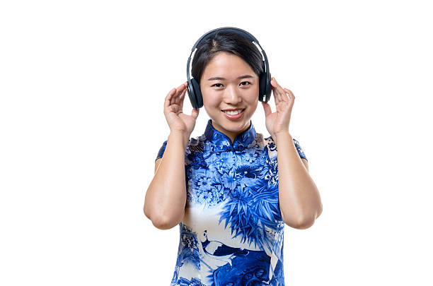 smiling traditional young chinese woman - xian audio imagens e fotografias de stock