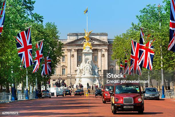 Photo libre de droit de Buckingham Palace Londres Royaumeuni banque d'images et plus d'images libres de droit de Palais de Buckingham - Palais de Buckingham, Palais, Monarchie