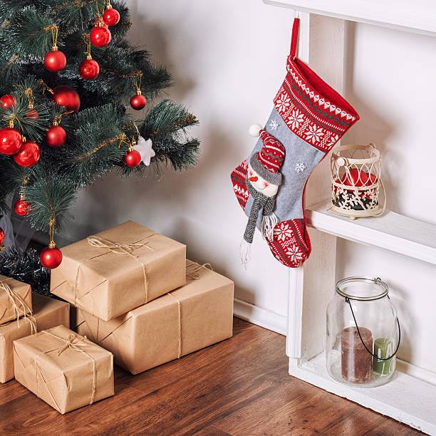 istock Beautiful holdiay decorated room with Christmas tree and presents under 629073122